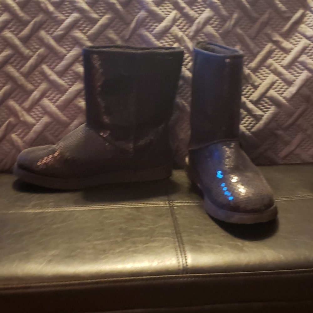 Black sequins boots size 10 fur inside. Like new